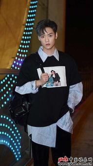 董又霖照片,光影交织下的青春风采